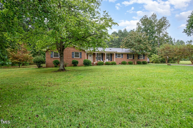 view of front of property with a front lawn