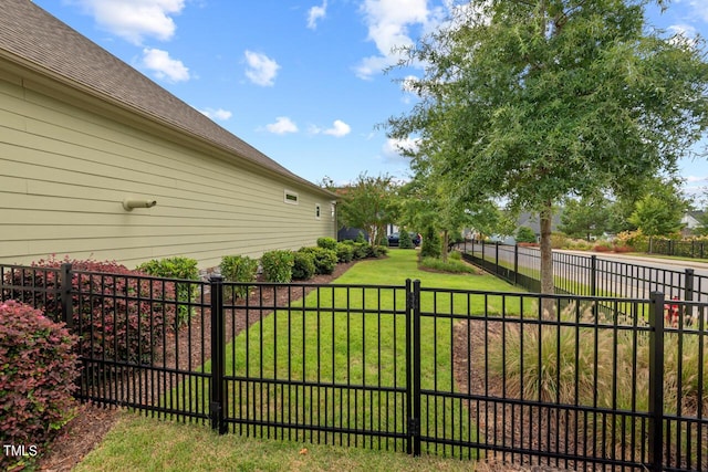 108 Boone St, Chapel Hill, NC 27516 - view of yard featuring fence