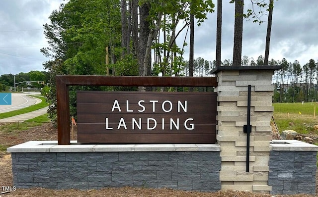 view of community / neighborhood sign