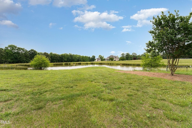 view of yard featuring a water view