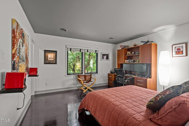 bedroom featuring dark wood-type flooring, visible vents, and baseboards