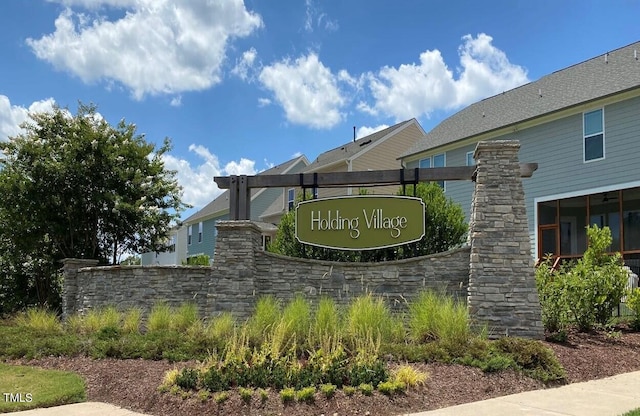 view of community / neighborhood sign