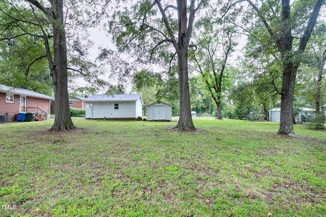 view of yard with a shed and an outdoor structure