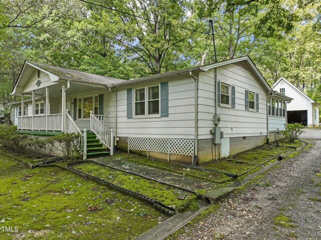 ranch-style house featuring a porch