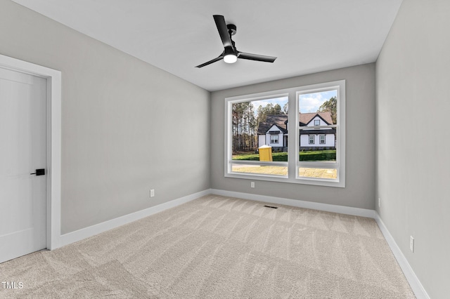 unfurnished room featuring ceiling fan and light colored carpet