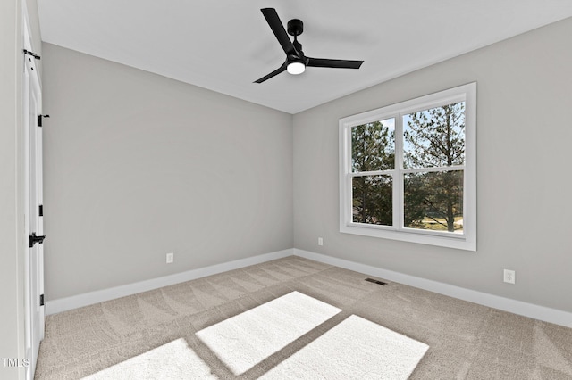 carpeted empty room featuring ceiling fan