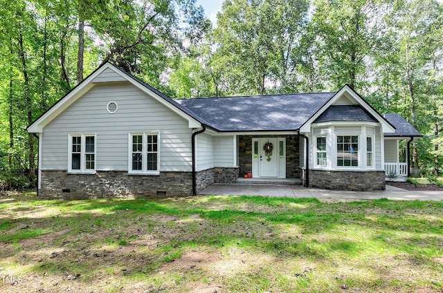 view of front of home featuring a front lawn and covered porch