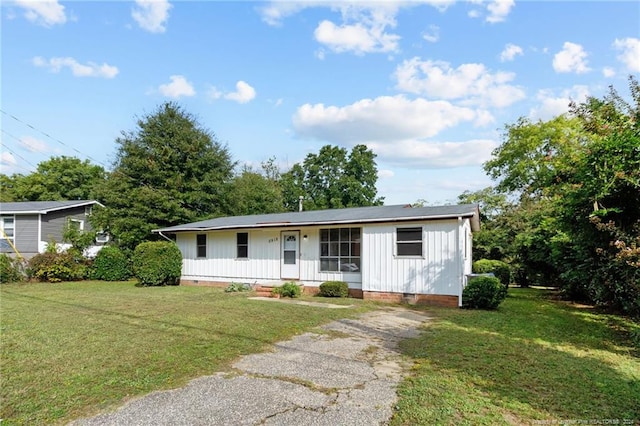 view of front of home with a front lawn