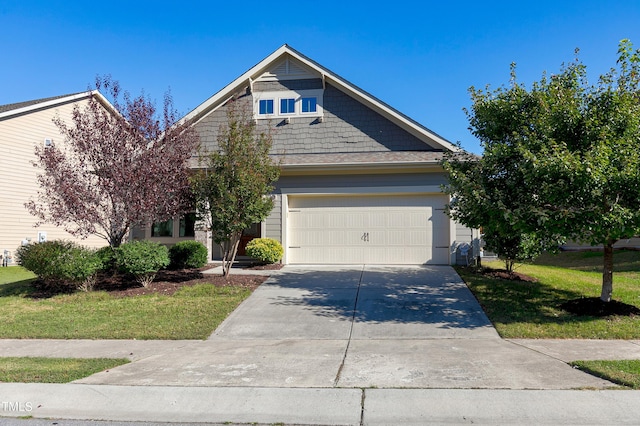 view of front facade with a front yard