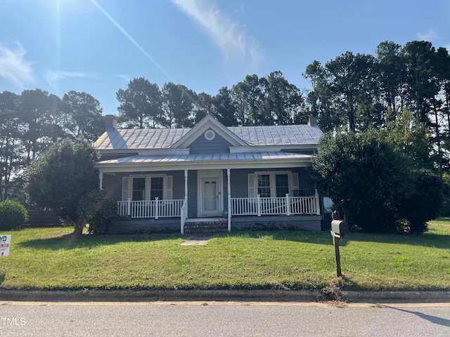 view of front of property with a front yard and covered porch