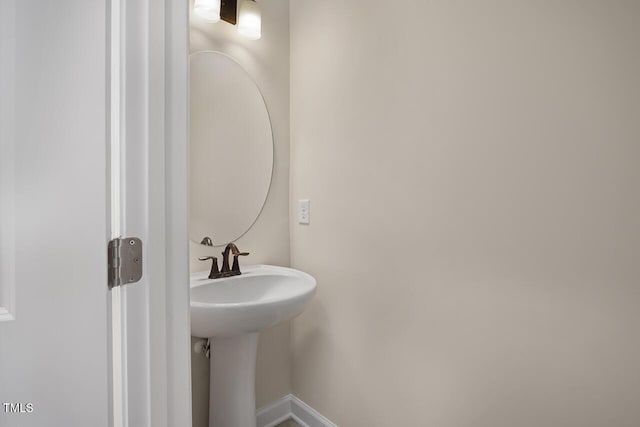 bathroom featuring sink