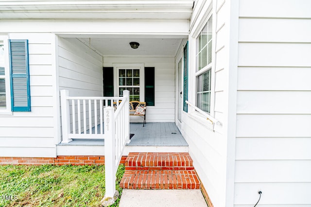 entrance to property featuring covered porch