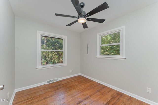 unfurnished room featuring ceiling fan and hardwood / wood-style flooring