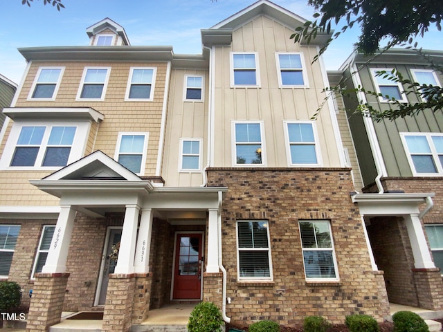 view of front of house featuring covered porch