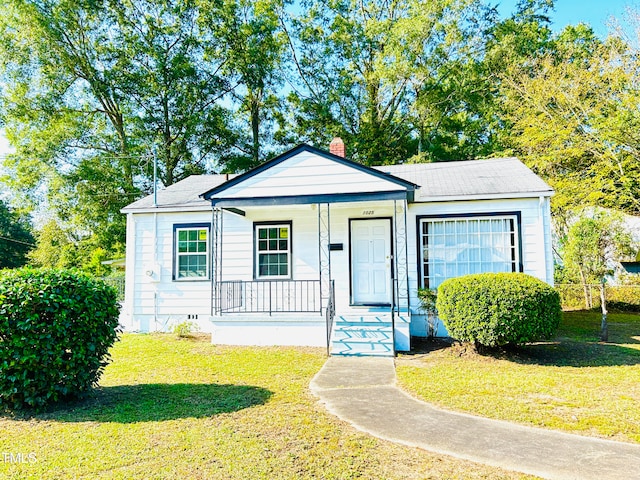 bungalow featuring a front lawn and covered porch