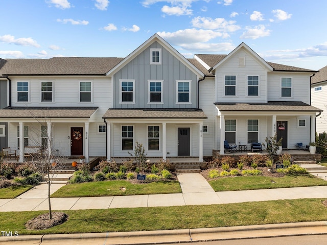 view of front facade featuring a front lawn and covered porch