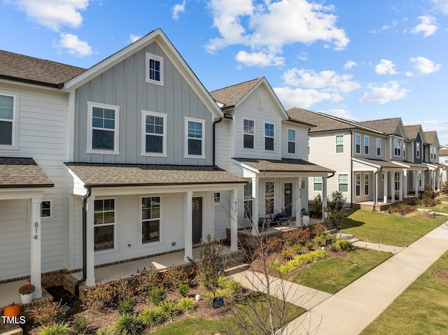 view of front of home with a front lawn