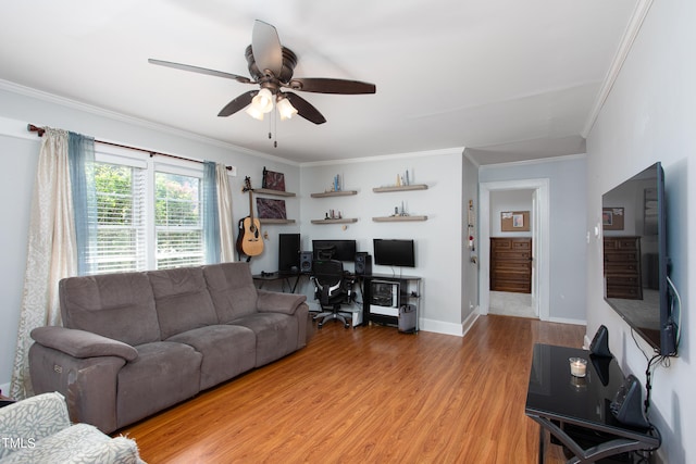 living room with light wood-type flooring, crown molding, and ceiling fan