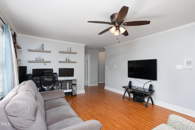 living room featuring wood-type flooring, ornamental molding, and ceiling fan