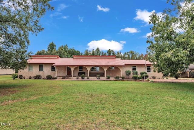 single story home with a front lawn