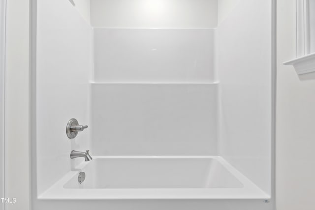 bathroom with shower / washtub combination