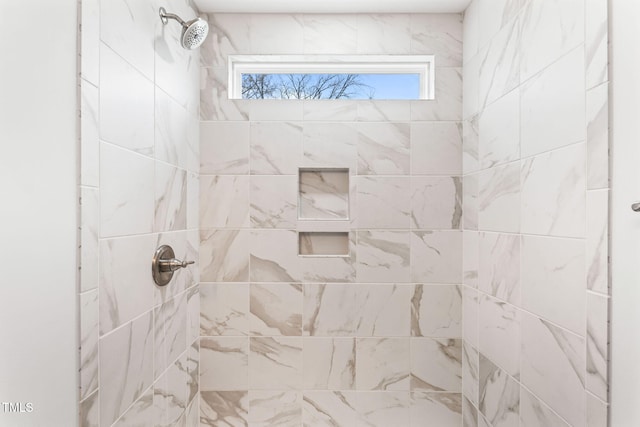 bathroom featuring a tile shower