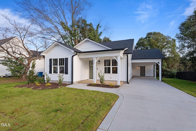 view of front of house with a front lawn, a porch, and a carport