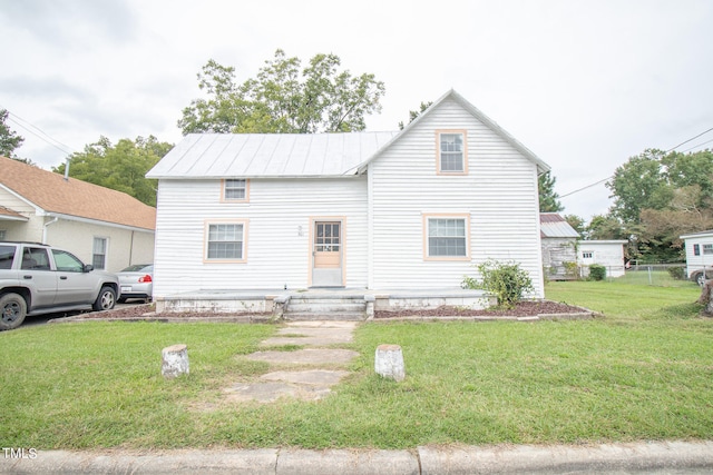 view of front facade featuring a front lawn