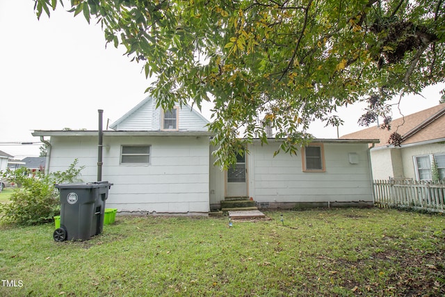 back of house featuring a yard