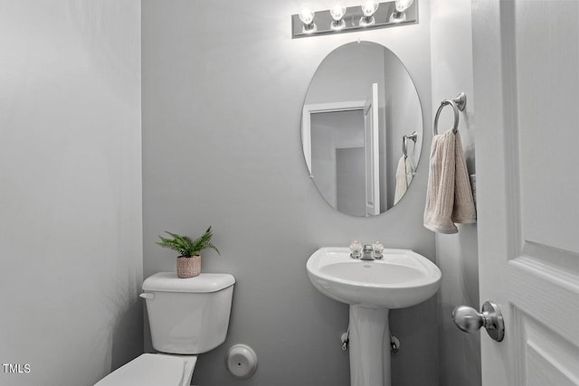 bathroom featuring toilet and sink