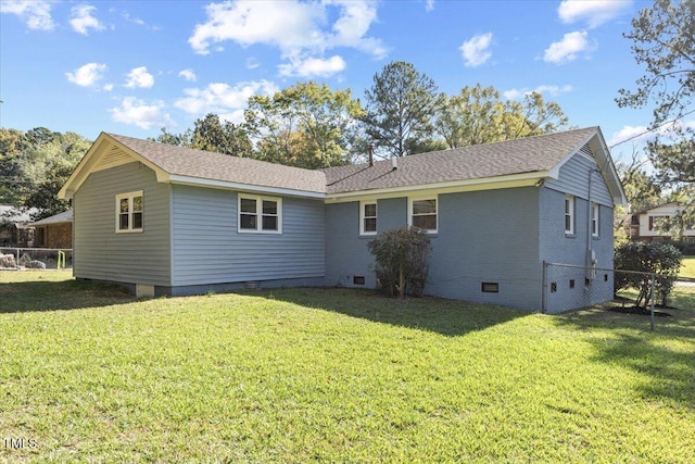 back of house featuring a lawn