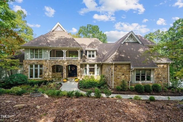 view of front of property featuring a balcony