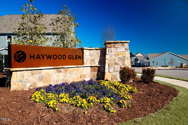 view of community / neighborhood sign