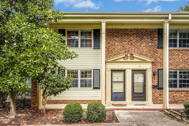 property entrance with a porch