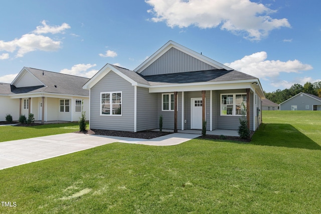 view of front of home featuring a front lawn