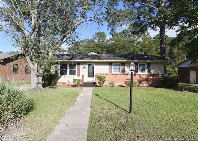 single story home featuring a front lawn