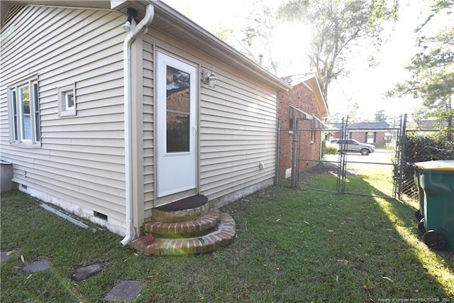 view of side of property featuring a yard