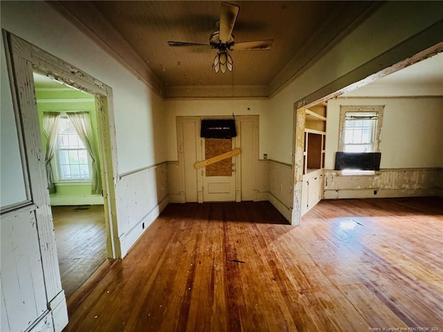 unfurnished room featuring ceiling fan and hardwood / wood-style flooring