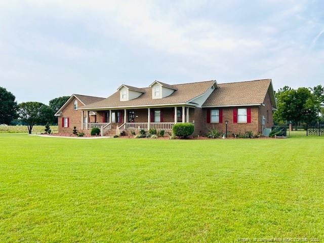 view of front facade featuring a porch and a front lawn