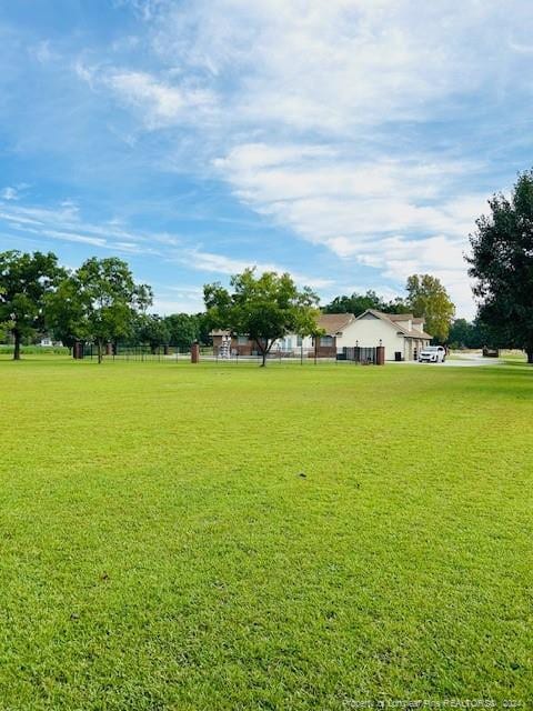 view of green lawn
