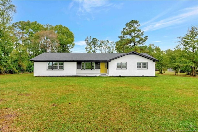 view of front of property featuring crawl space and a lawn