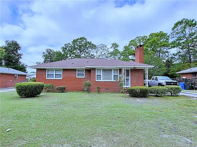 view of front of house featuring a front lawn