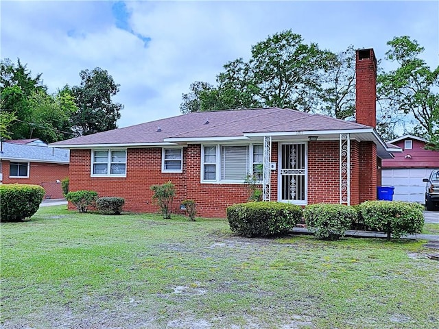 view of front facade featuring a front lawn