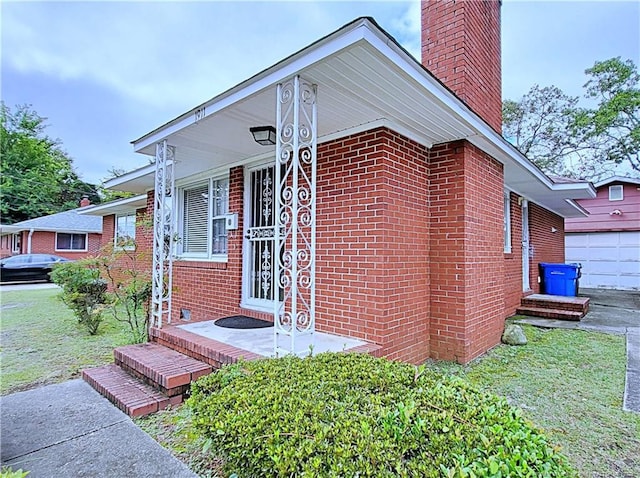 view of front facade with a front yard and a garage