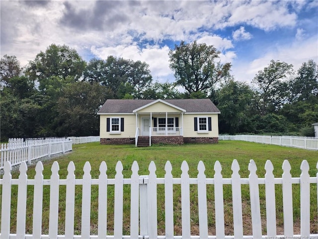 view of front facade featuring a front lawn and a porch