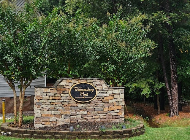 view of community / neighborhood sign