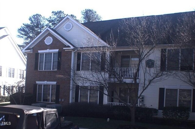 view of front of property with a balcony