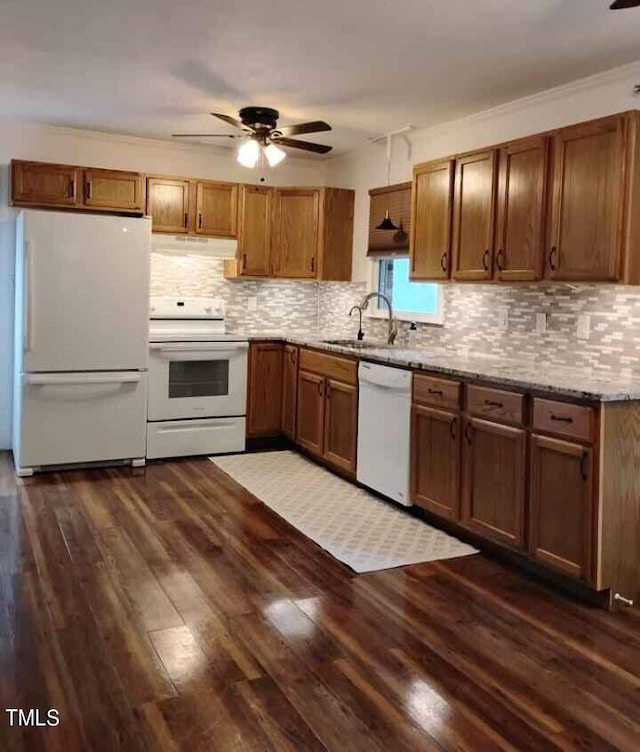 kitchen featuring backsplash, white appliances, dark wood-type flooring, and ceiling fan