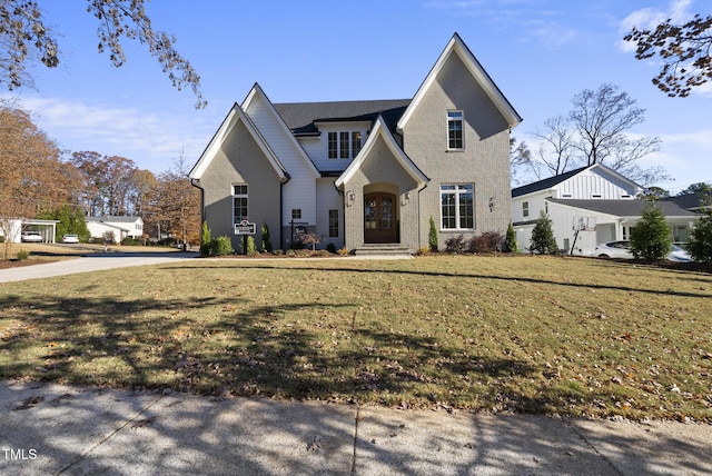 view of front of house featuring a front yard