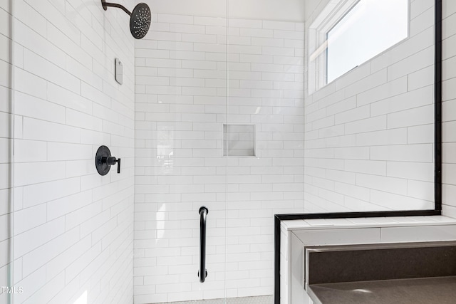 bathroom featuring tiled shower